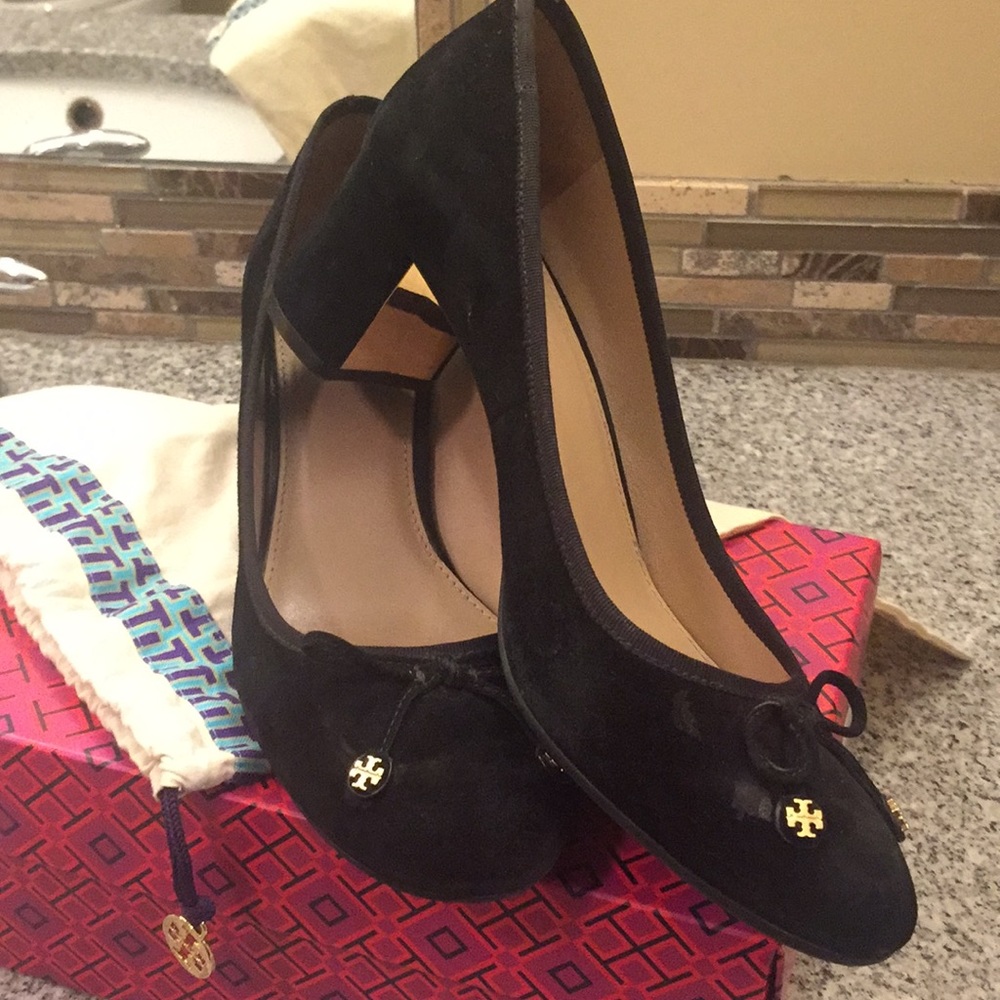 Beautiful gently worn Tory Burch suede pumps.